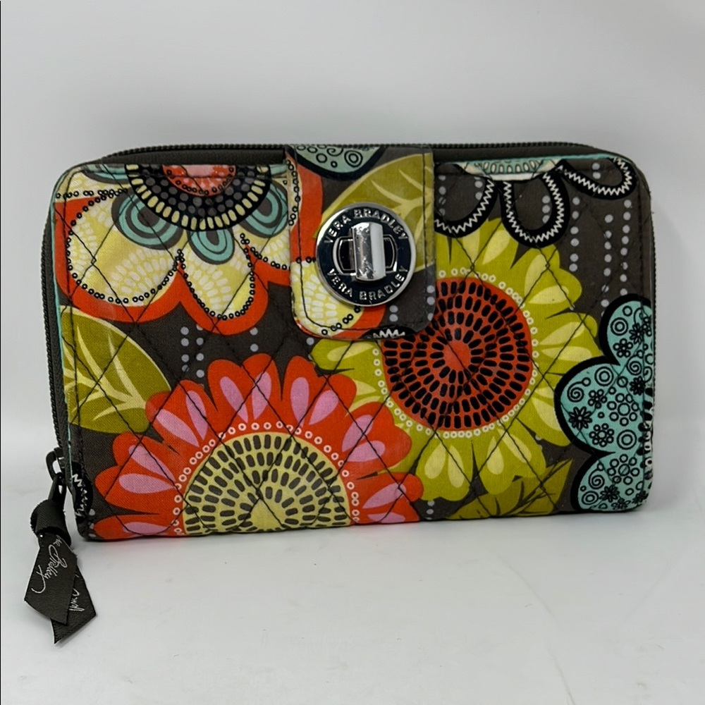VERA BRADLEY FLOWER SHOWER LARGE QUILTED TWIST LOCK AND ZIP AROUND WALLET - Picture 1 of 16